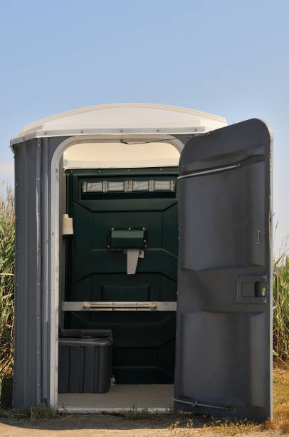 Best Luxury portable toilet rental  in Cloverdale, CA
