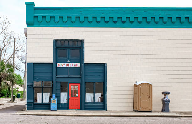 Best Porta potty delivery and setup  in Cloverdale, CA